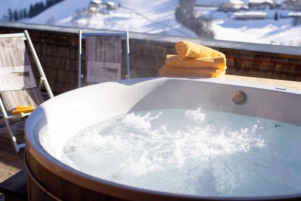 Whirlwanne_Winter_Bachgut_Chalets.jpg