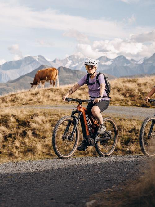 2 Mountainbiker am Berg