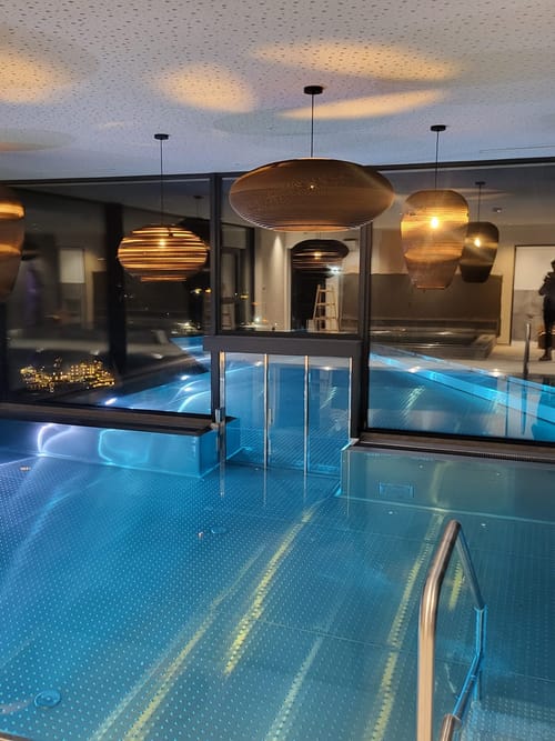 The Bachgut bathhouse with the infinity pool at night.