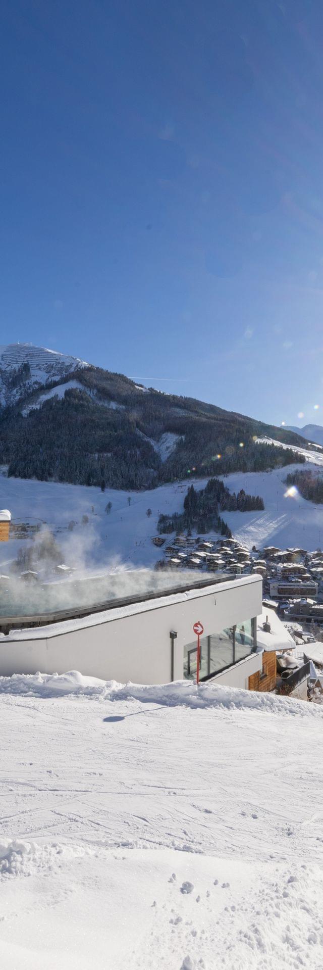 Ausblick auf das Bachgut und Hinterglemm im Winter 