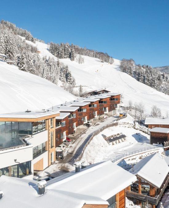 Bachgut aus der Vogelperspektive mit wunderschönem Ausblick über die Winterlandschaft 