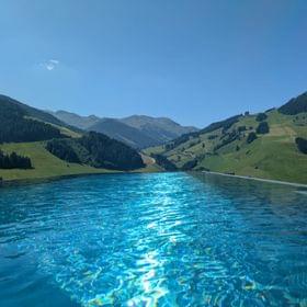  the infinity pool in summer.
