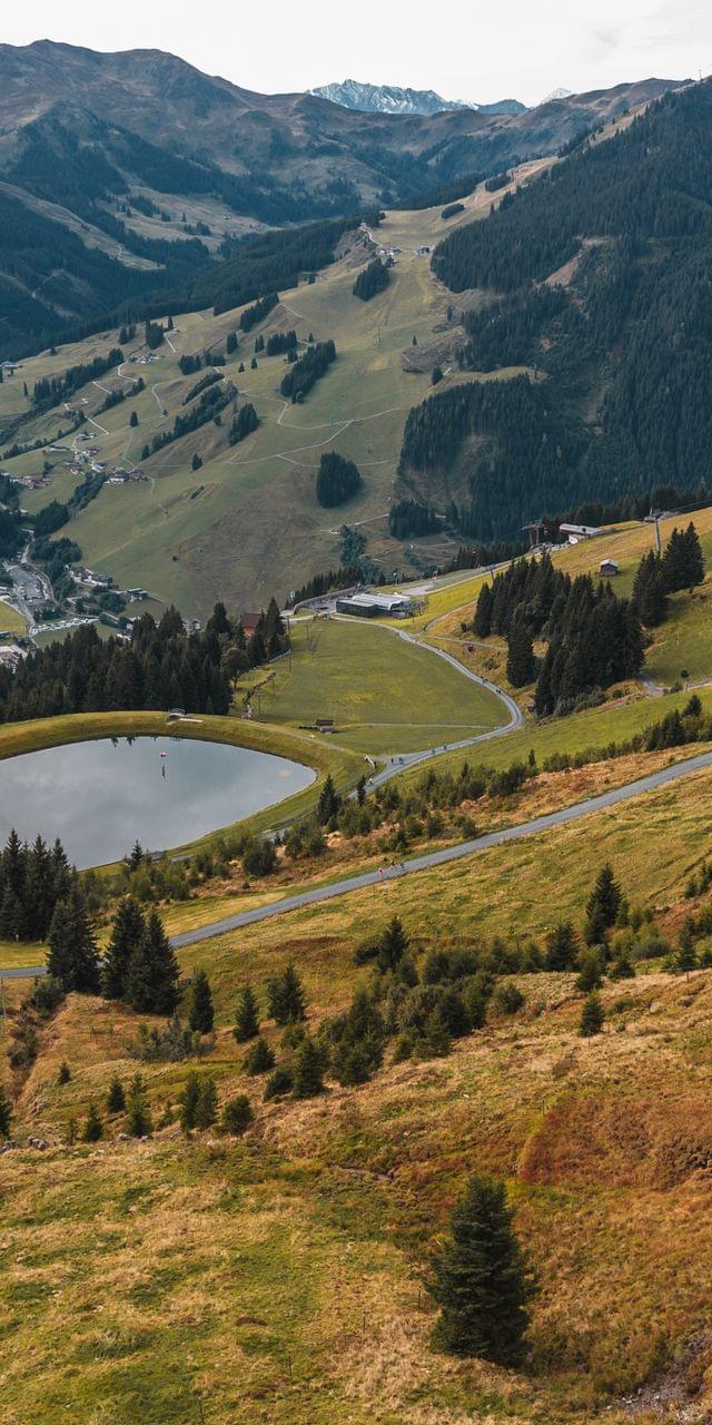 Ausblick auf den Speicherteich und das Glemmtal, Herbstliche Stimmung 
