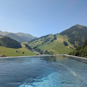 The bathhouse with the infinity pool in summer.